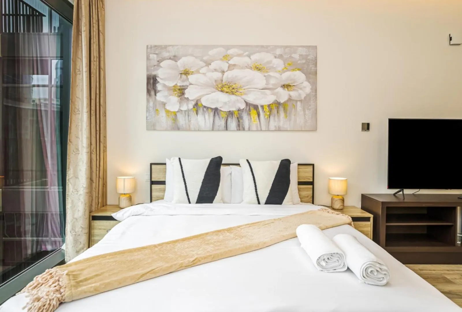 Ahad Residents - Cozy Studio Near Downtown Dubai