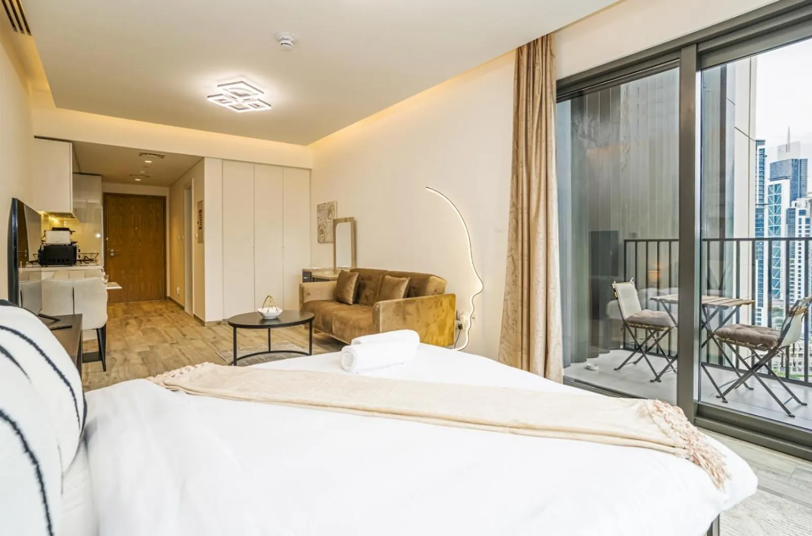 Ahad Residents - Cozy Studio Near Downtown Dubai