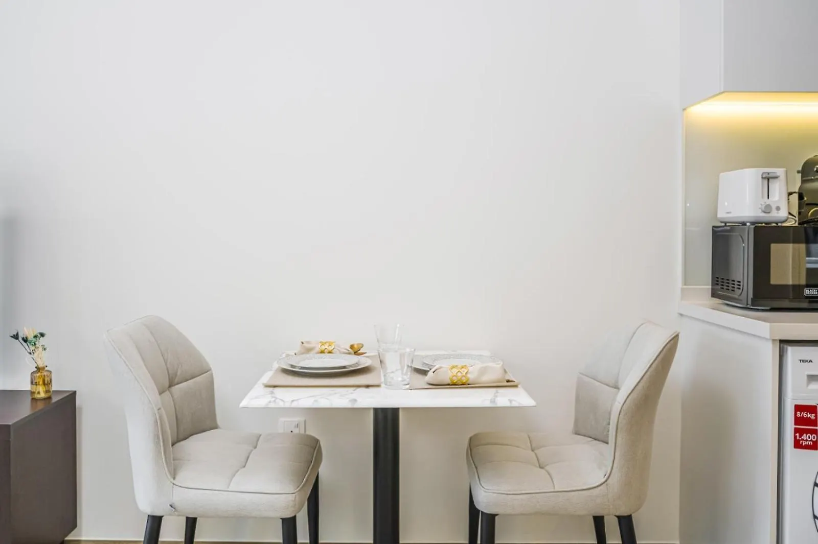 Ahad Residents - Cozy Studio Near Downtown Dubai